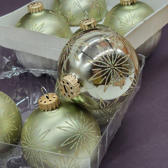 Christmas By Krebs 8 Ornaments 2 Boxes Pale Satin Green & Gold Stars Glitter - Picture 12 of 16